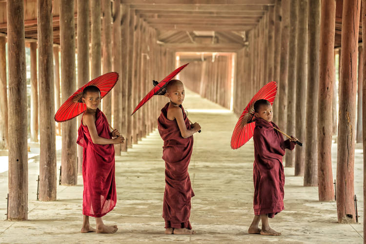 les petits moines en Birmanie