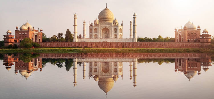 Admirez la belle vue du Taj Mahal depuis Mehtab Bagh