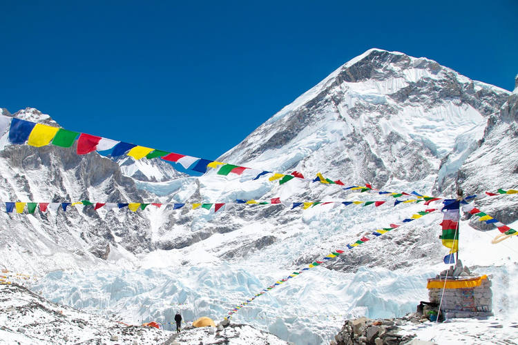 Montagnes enneigées de l'Extrême-nord de l'Inde