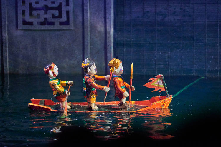 Spectacle de marionnettes sur l'eau
