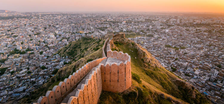 Profitez d'un panorama sur la ville depuis le Fort de Nahargarh