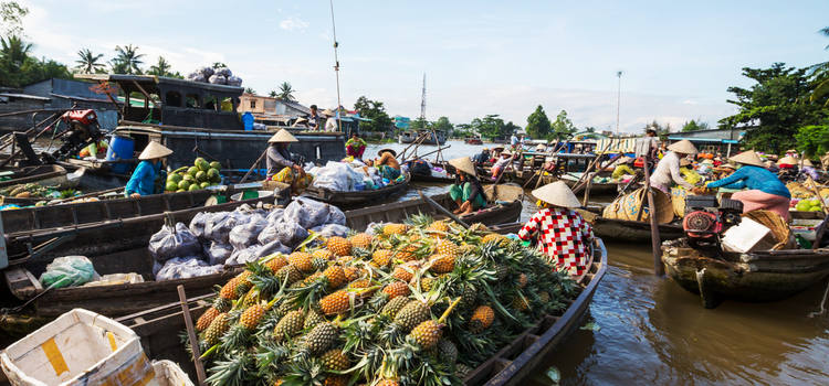 Marché flottant au delta du Mékong