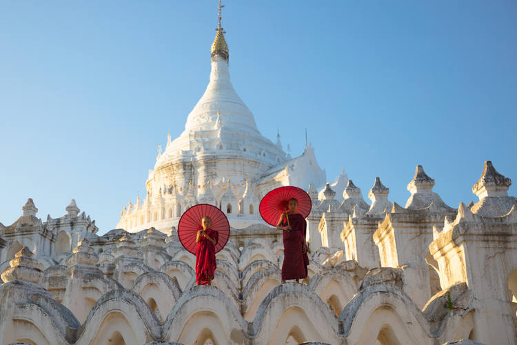 Petits moines à Mandalay